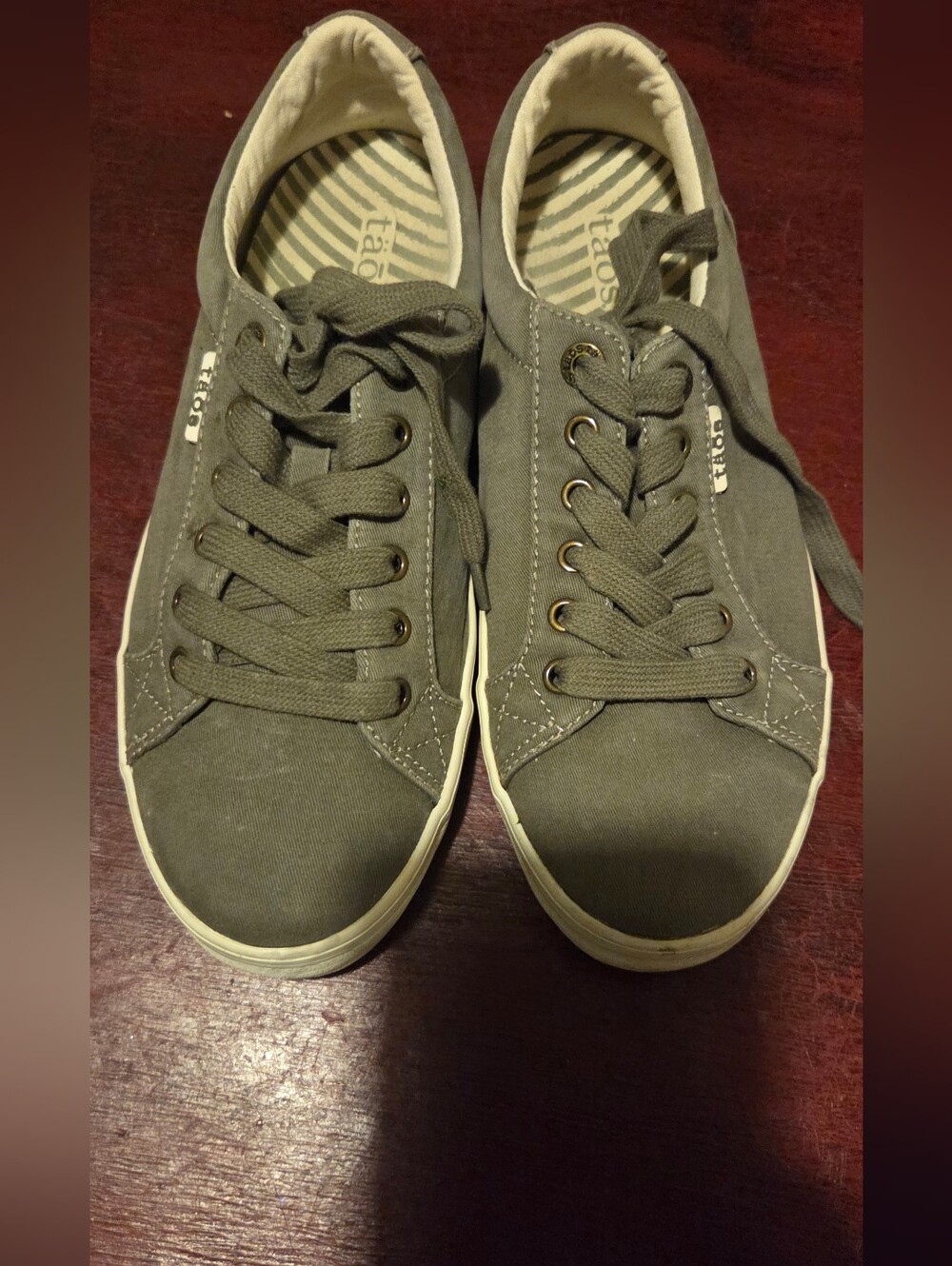 TaosWomen's Canvas Low-Top Sneakers in Olive
